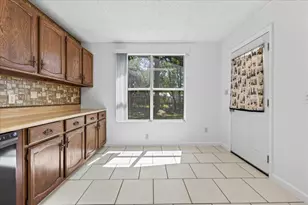 222 NW Moriarty St, Fort Walton Beach, FL 32548 - Photo 13