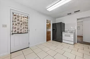 222 NW Moriarty St, Fort Walton Beach, FL 32548 - Photo 17