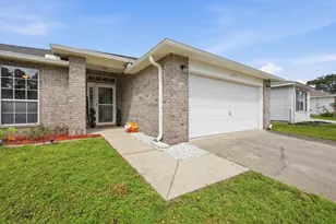 2037 Catline Circle, Navarre, FL 32566 - Photo 7