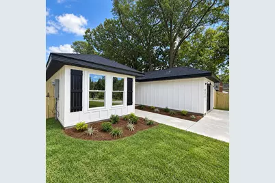 880 E Walnut Avenue, Crestview, FL 32539 - Photo 1