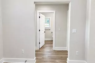 880 E Walnut Ave, Crestview, FL 32539 - Photo 17