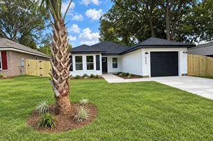 880 E Walnut Ave, Crestview, FL 32539 - Photo 1