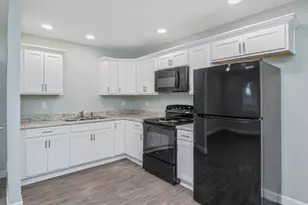 718 NE Eglin Pkwy, Fort Walton Beach, FL 32547 - Photo 9