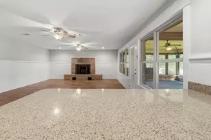 991 Pinewood Dr, Defuniak Springs, FL 32433 - Photo 15