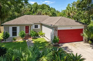 2005 Commodore Dr, Navarre, FL 32566 - Photo 1