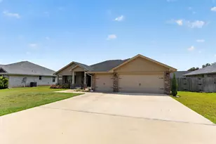 5823 Crestlake Dr, Crestview, FL 32536 - Photo 1