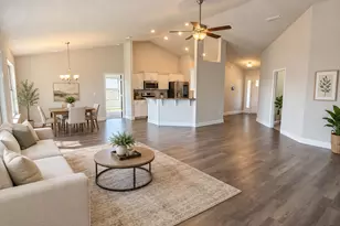 2019 Broad St, Crestview, FL 32536 - Photo 11