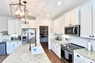 1938 Bluewater Blvd, Niceville, FL 32578 - Photo 9