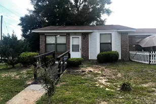 102 Lake St, Crestview, FL 32539 - Photo 1