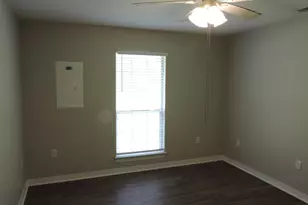 692 E Williams Ave, Crestview, FL 32539 - Photo 11