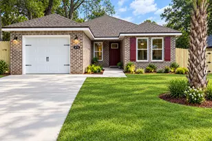 878 E Walnut Ave, Crestview, FL 32539 - Photo 1