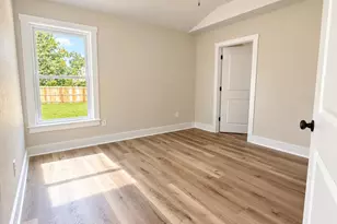 878 E Walnut Ave, Crestview, FL 32539 - Photo 9