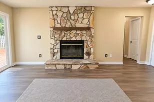 3022 Blue Pine Ln, Niceville, FL 32578 - Photo 5