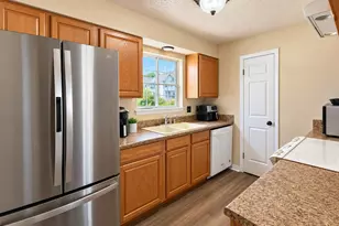 3022 Blue Pine Ln, Niceville, FL 32578 - Photo 7