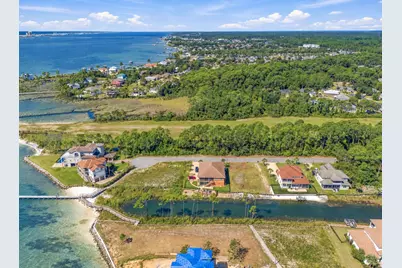 2035 Palmetto Lake Drive, Navarre, FL 32566 - Photo 9