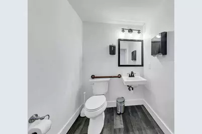 215 NE Hollywood Boulevard, Fort Walton Beach, FL 32548 - Photo 9