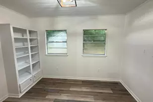 215 E 3rd Ave, Crestview, FL 32536 - Photo 9