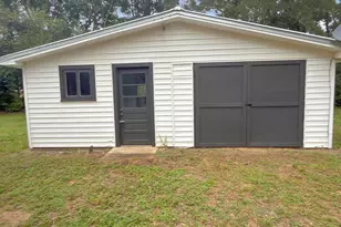 215 E 3rd Ave, Crestview, FL 32536 - Photo 37