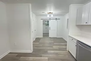 215 E 3rd Ave, Crestview, FL 32536 - Photo 15