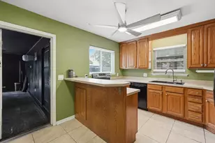 381 NW Marie Circle, Fort Walton Beach, FL 32548 - Photo 9