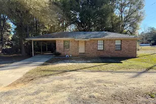 18 Josephene St, Defuniak Springs, FL 32433 - Photo 1