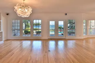 217 NE Yacht Club Dr, Fort Walton Beach, FL 32548 - Photo 9