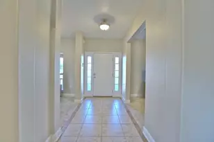 3060 Crown Creek Cir, Crestview, FL 32539 - Photo 3