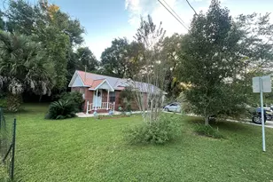 52 E Orange Ave, Defuniak Springs, FL 32435 - Photo 1