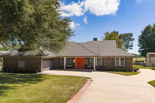 136 Country Club Rd, Shalimar, FL 32579 - Photo 1