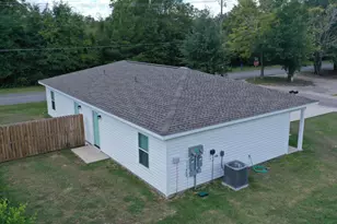 32 Constitution Ave, Defuniak Springs, FL 32433 - Photo 5