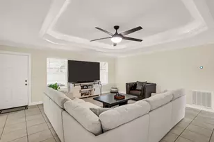 98 Point Comfort Rd, Mary Esther, FL 32569 - Photo 11