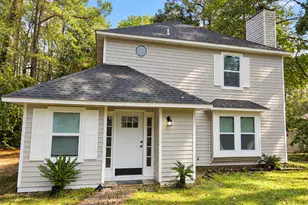 176 Country Manor Rd, Defuniak Springs, FL 32435 - Photo 1