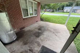 398 S Spring St, Crestview, FL 32536 - Photo 9