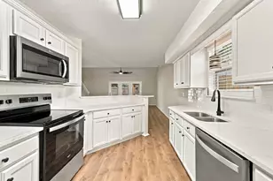 938 Claeven Cir, Fort Walton Beach, FL 32547 - Photo 5