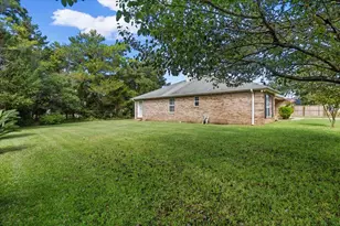 2025 Buckley Dr, Navarre, FL 32566 - Photo 5