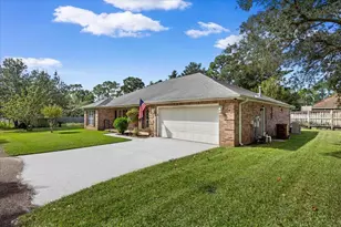 2025 Buckley Dr, Navarre, FL 32566 - Photo 3