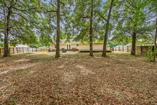 327 Lakeview Dr, Crestview, FL 32536 - Photo 37