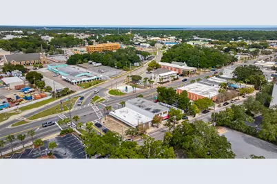 98 SE Miracle Strip Parkway, Fort Walton Beach, FL 32548 - Photo 3