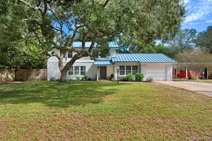 576 Pocahontas Dr, Fort Walton Beach, FL 32547 - Photo 1