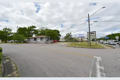 592 S Ferdon Boulevard, Crestview, FL 32536 - Photo 17