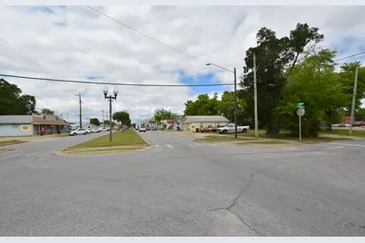 592 S Ferdon Boulevard, Crestview, FL 32536 - Photo 19