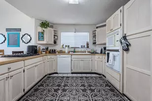 2812 Lee Trevino Ct, Shalimar, FL 32579 - Photo 9