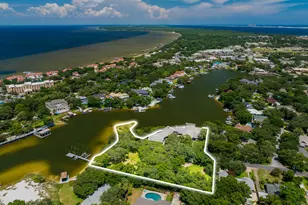 204 Laura Ln, Gulf Breeze, FL 32561 - Photo 97