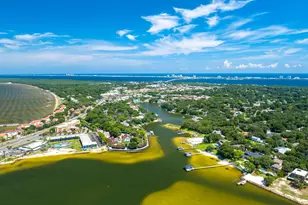 204 Laura Ln, Gulf Breeze, FL 32561 - Photo 91