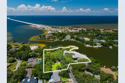 204 Laura Lane, Gulf Breeze, FL 32561 - Photo 101
