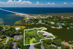 204 Laura Ln, Gulf Breeze, FL 32561 - Photo 101
