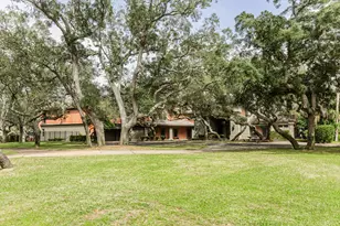 204 Laura Ln, Gulf Breeze, FL 32561 - Photo 97