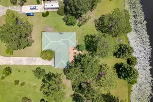991 Pinewood Dr, Defuniak Springs, FL 32433 - Photo 7