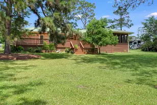 991 Pinewood Dr, Defuniak Springs, FL 32433 - Photo 5