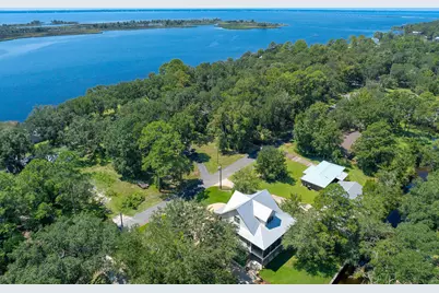 400 Pitts Bayshore Drive, Freeport, FL 32439 - Photo 1